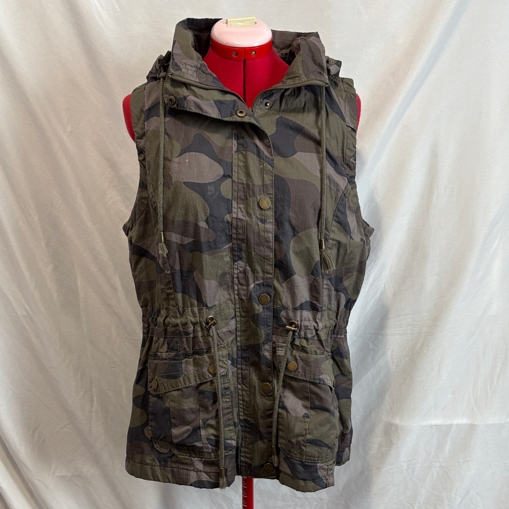 YMI Camouflage Hooded Vest